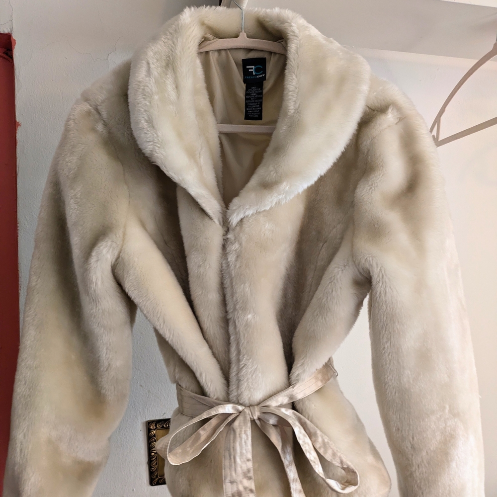 IC COLLECTION Cream Faux-Fur Belted Cape Coat